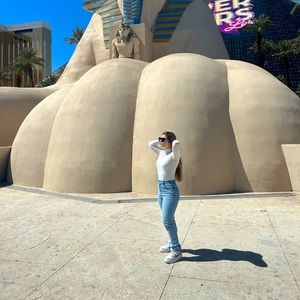 Meet your Posher, Danielle